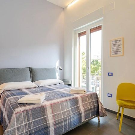 B&B Un Passo Dal Treno Piazza Vittorio Veneto 36-Salerno Station Eksteriør billede