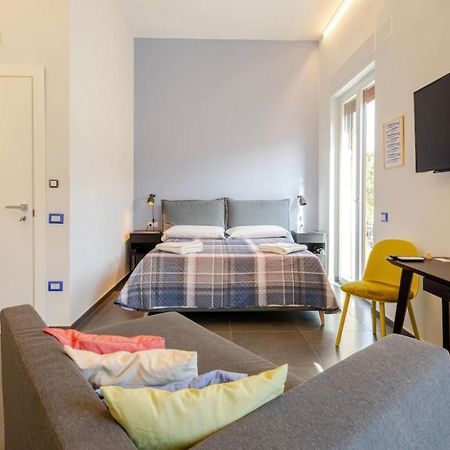 B&B Un Passo Dal Treno Piazza Vittorio Veneto 36-Salerno Station Eksteriør billede
