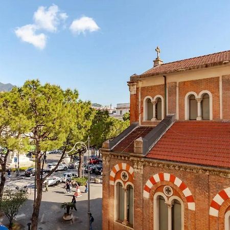 B&B Un Passo Dal Treno Piazza Vittorio Veneto 36-Salerno Station Eksteriør billede