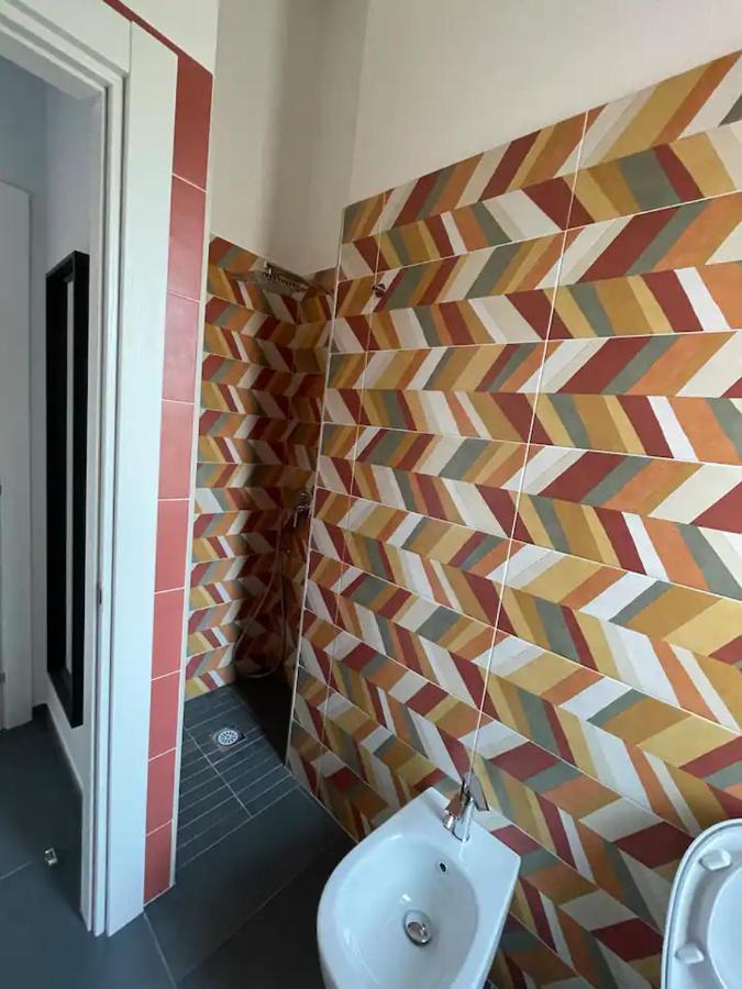 B&B Un Passo Dal Treno Piazza Vittorio Veneto 36-Salerno Station Eksteriør billede