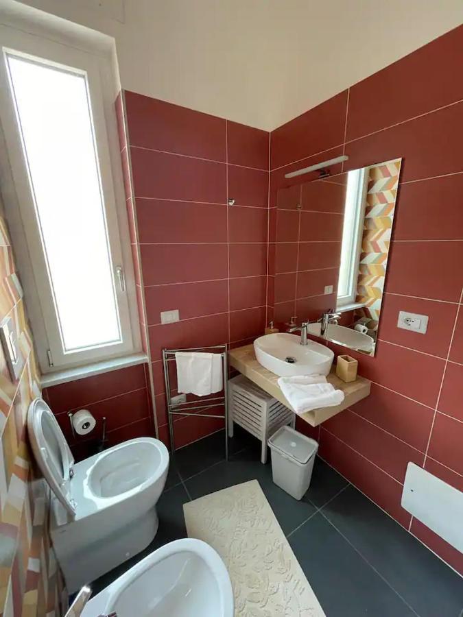 B&B Un Passo Dal Treno Piazza Vittorio Veneto 36-Salerno Station Eksteriør billede