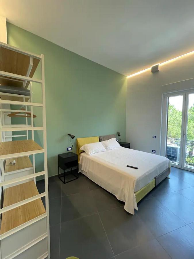 B&B Un Passo Dal Treno Piazza Vittorio Veneto 36-Salerno Station Eksteriør billede