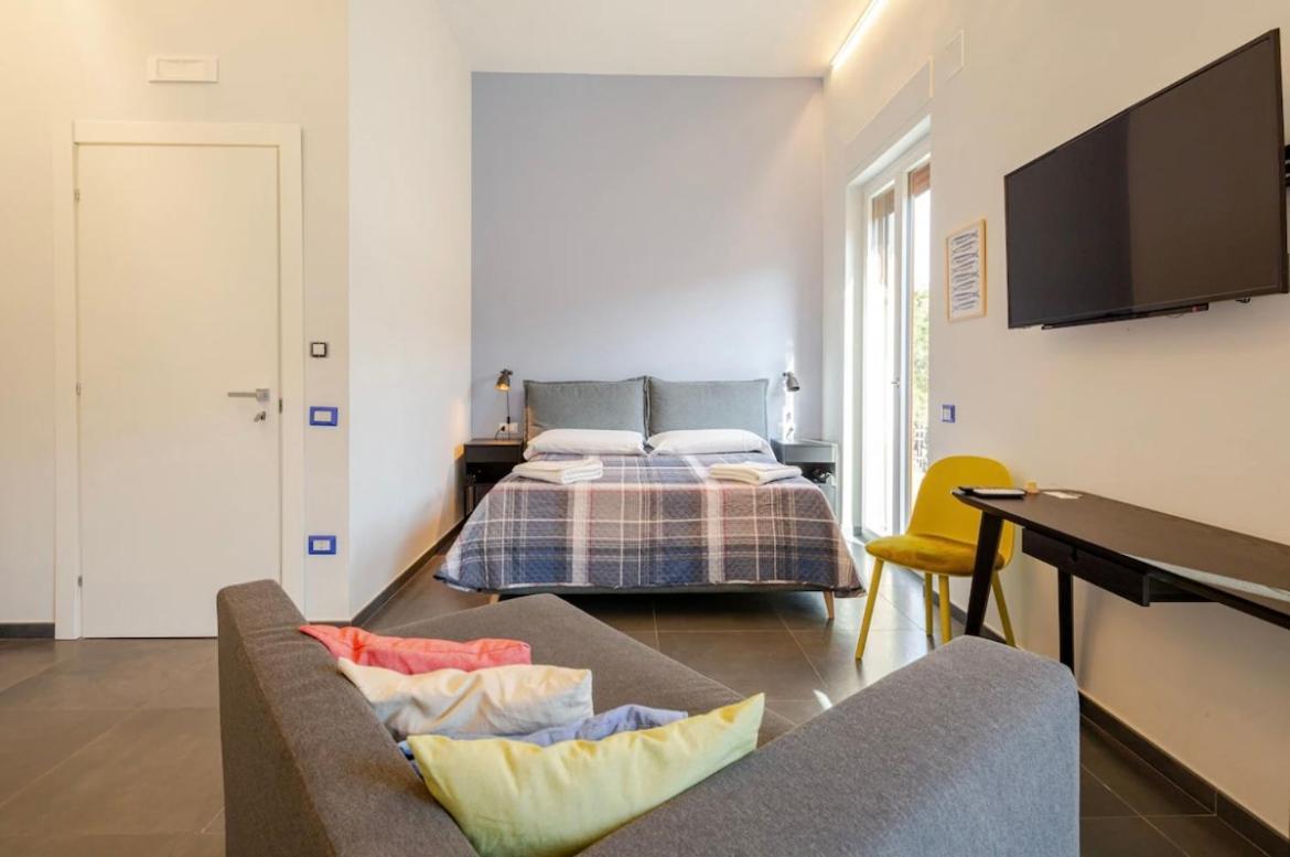 B&B Un Passo Dal Treno Piazza Vittorio Veneto 36-Salerno Station Eksteriør billede