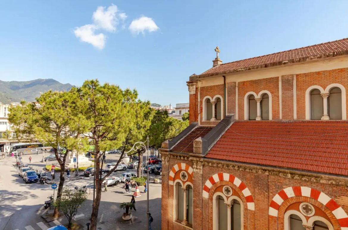 B&B Un Passo Dal Treno Piazza Vittorio Veneto 36-Salerno Station Eksteriør billede